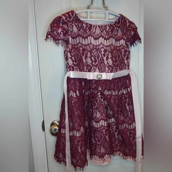 Beautiful lace dress for kids! - Picture 1 of 4